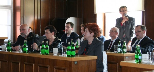 Głos w sprawie podwyżki za śmieci na sesji zabrał jedynie radny Marek Szklorz